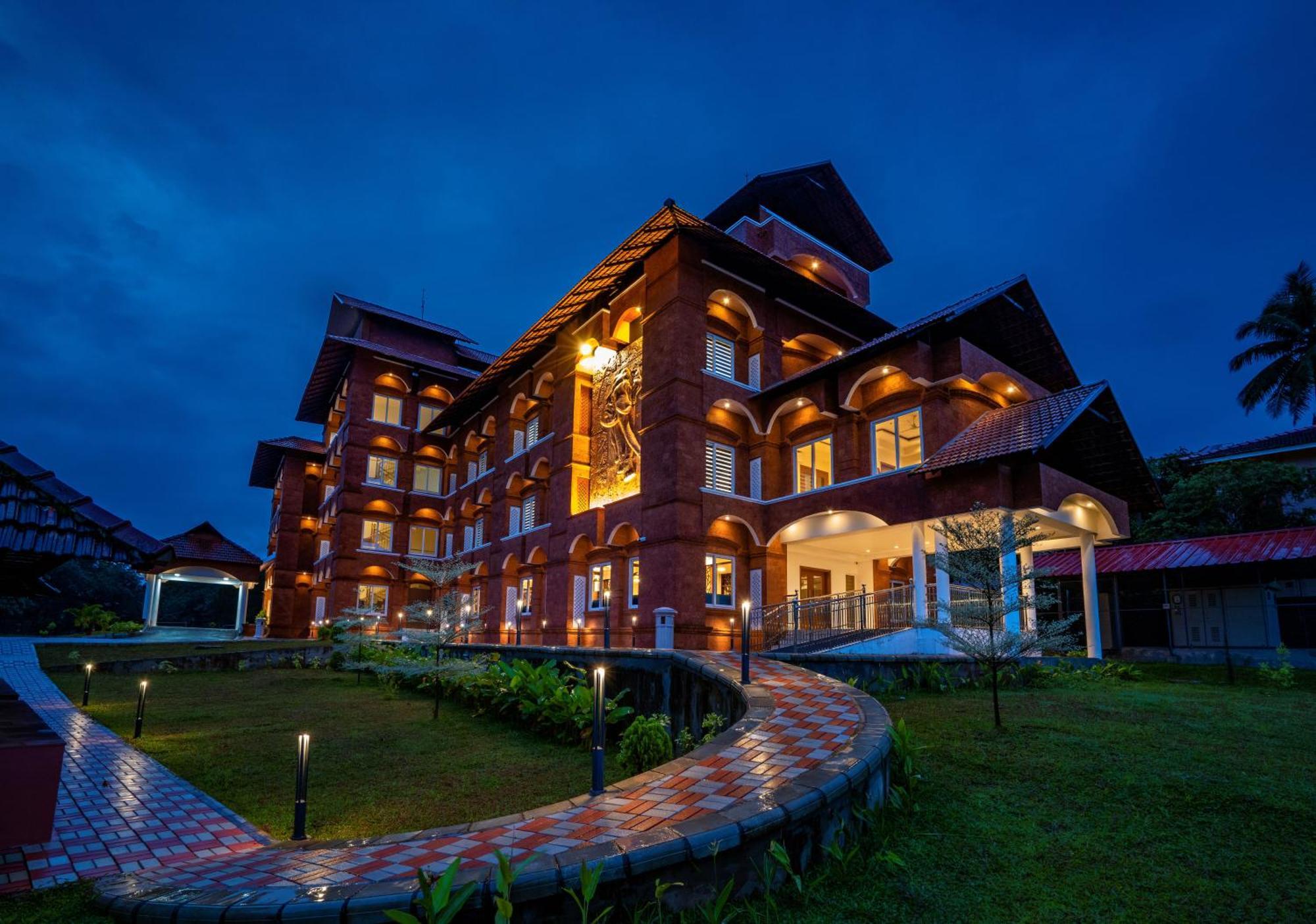 Kumbanad Heritage Hotel Vennikulam Zewnętrze zdjęcie